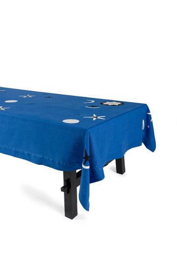 مفرش المائدة بنمط الكوني وباللون الأزرق
